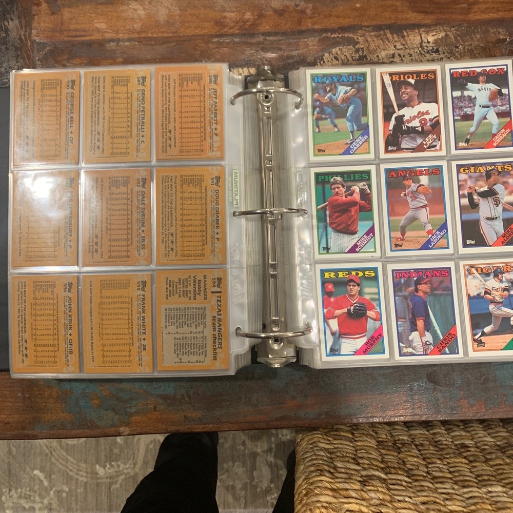 Binder Lot of 800 Topps Baseball Cards -Complete Sets-